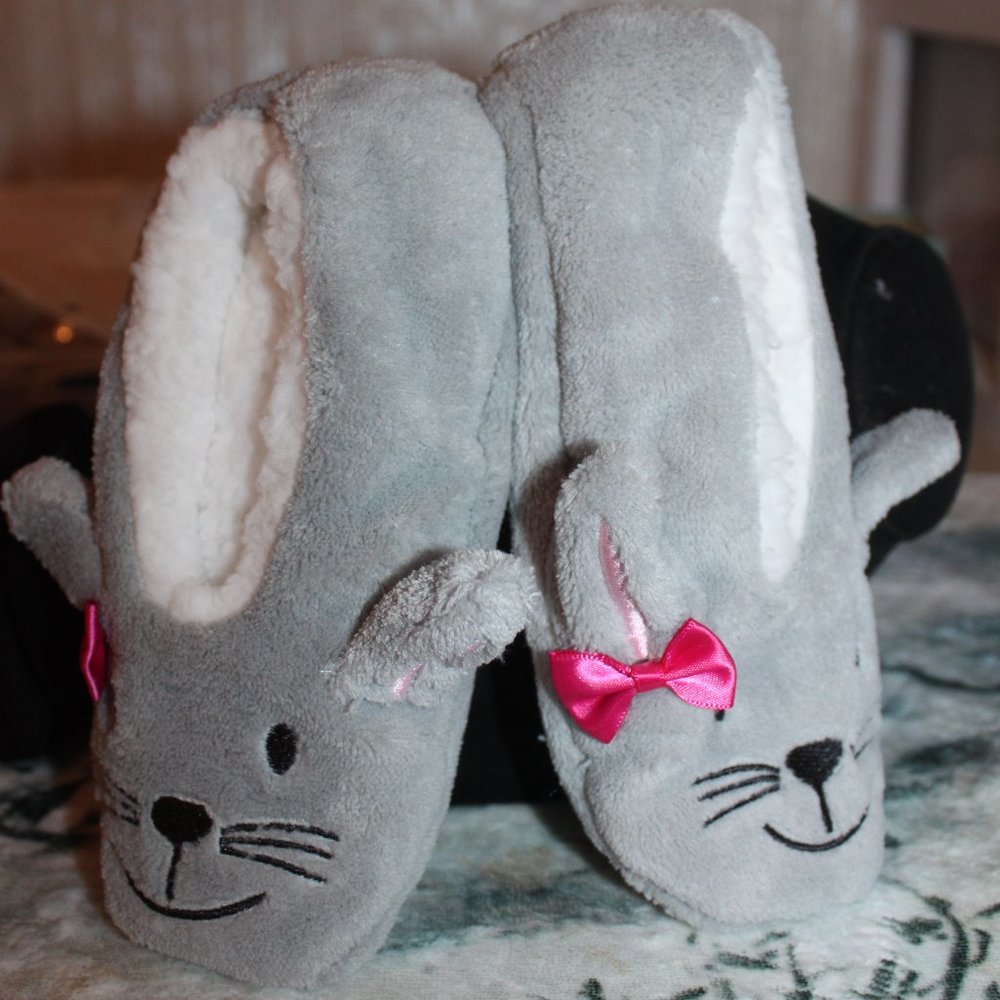 Nwt: Slipper Socks, Snow Bunny,  Child's,  4 to 10
